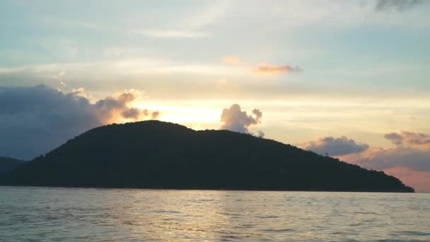 Disparo Enfocado Isla Tean Desde Distancia — Vídeo de stock