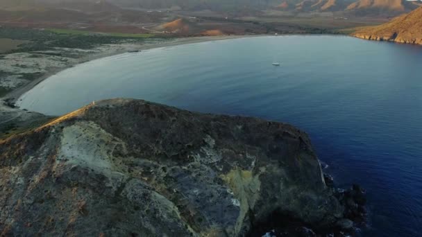 Una Toma Aérea Con Vistas Increíble Vista Las Cadenas Montañosas — Vídeos de Stock