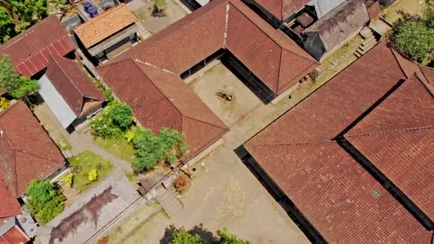 Naustalgic voelt op Indonesische huizen vanuit de lucht — Stockvideo