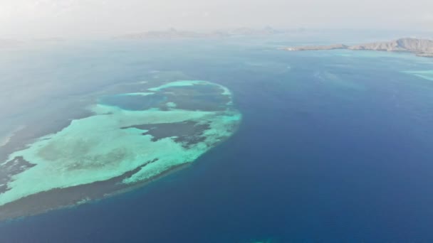 Vista panorâmica sobre o mar e isalnds em Bali — Vídeo de Stock