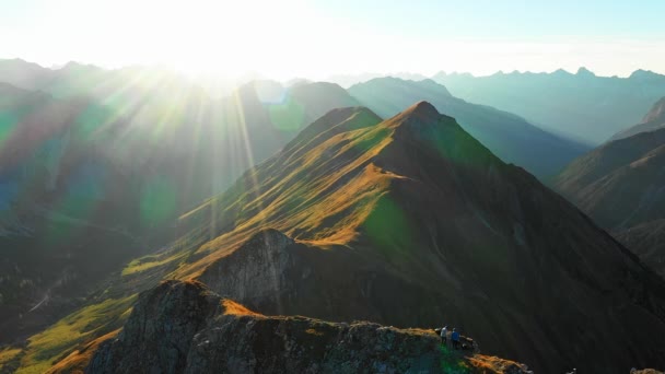 Sendero de la cumbre de Seekarspitze — Vídeo de stock