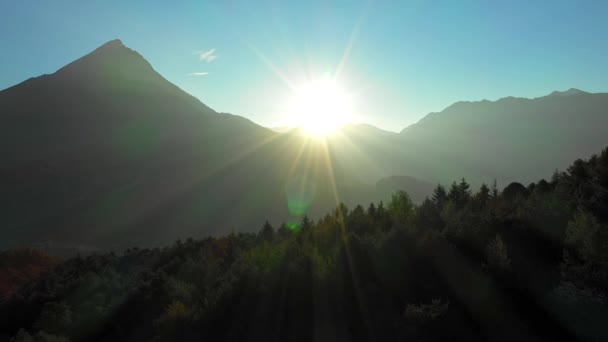 Wschód słońca i góry w Austrii — Wideo stockowe
