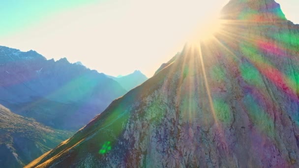 Sidovy av Seekarspitze berg en solig dag — Stockvideo