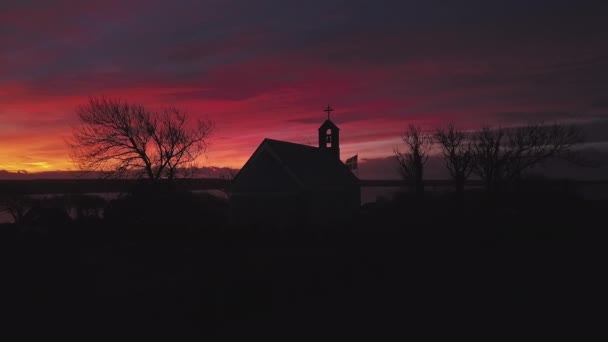 Kerk aan zee — Stockvideo