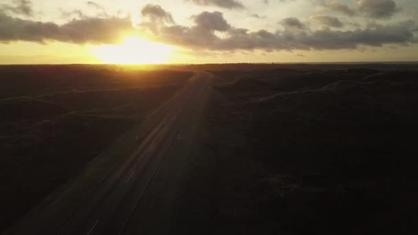 Weg naar zonsondergang — Stockvideo