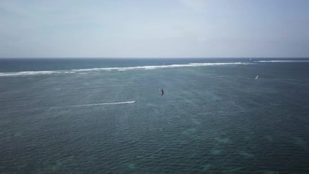 在巴厘岛的风筝冲浪 — 图库视频影像