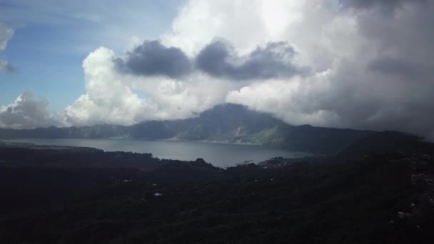 Prachtige Caldera lake in Bali — Stockvideo