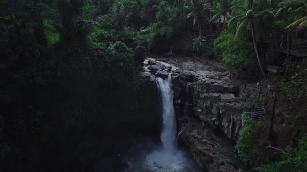 Cachoeira de Tegenungan — Vídeo de Stock