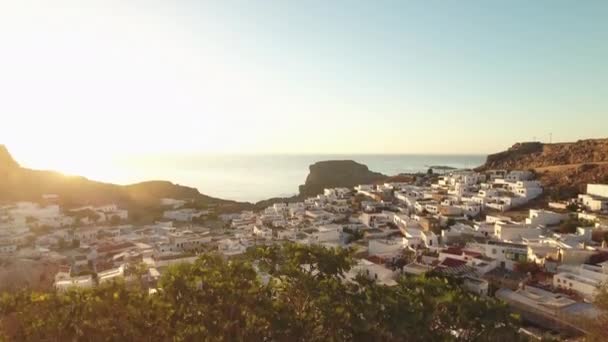 Odhalený záběr malé vesničky na Rhodu v Řecku — Stock video