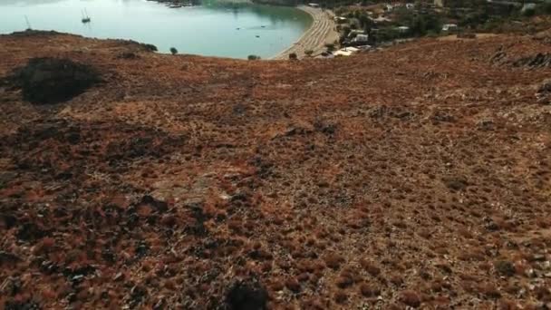 Yunanistan'daki Lindos Köyü ve Akropolis'in Panoramik Hava Görüntüleri — Stok video