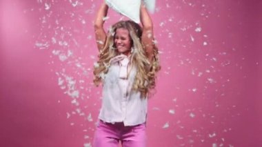 Genç Kız Sallanan Yastık