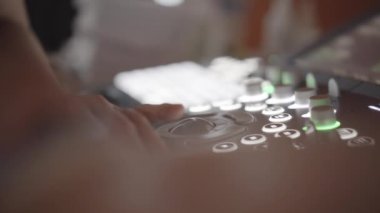 Sonogram Makinesinin Bir Sonograf Tarafından Çekimi