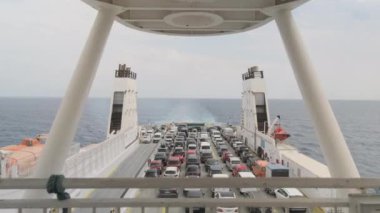 Yük vagonlu feribot