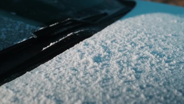 Primer plano de un parabrisas parcialmente descongelado — Vídeo de stock