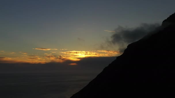 Zonsondergang vanaf de Villingadalsfjall op Vidareid — Stockvideo