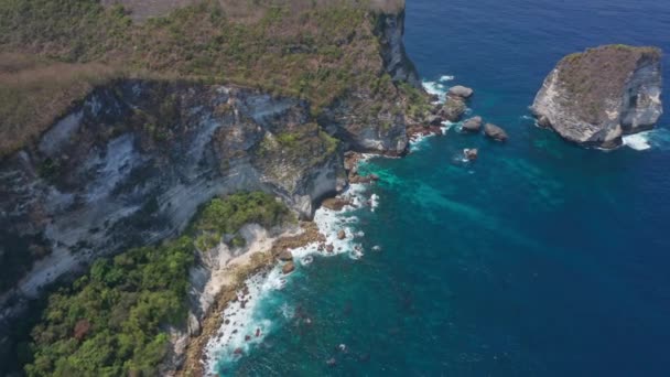 Bali, Indonesia Il paesaggio marino dall'alto - Bellissimo scenario aereo della scogliera — Video Stock