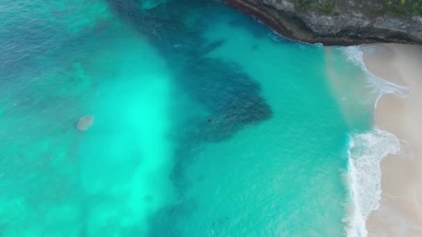 Cyrstal Clear Ocean Water Crashing Against the White Sand Beach — Stock video