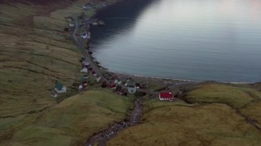 Arnafjordur 'un Akıntı Köyü' nde İHA Uçuşu