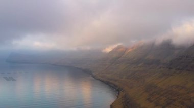 Bulutların ve sislerin İHA Çekimi Fiyort üzerinde