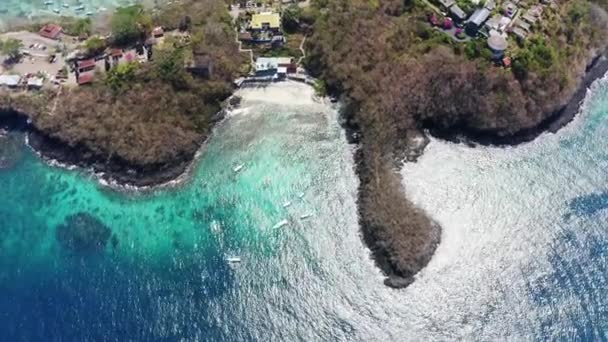 Krásná modrá laguna s pláží a bílým pískem na Bali, Indonésie — Stock video