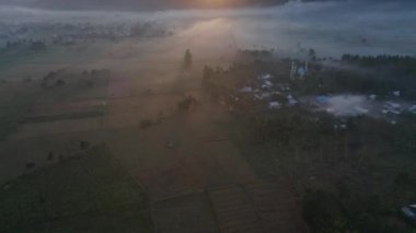 Plain Fields to Sunrise Behind Mountain Siluetleri Arkaplanda
