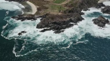 Endonezya 'da Okyanus Parlak Güneş Suya Karşı Parıldıyor