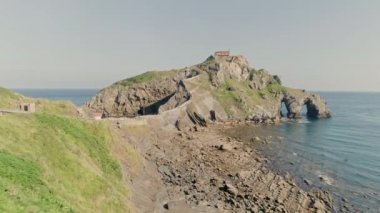Gaztelugatxe İspanya ve Geniş Okyanus Ufku 'nda Taht Oyunları Sahnesi