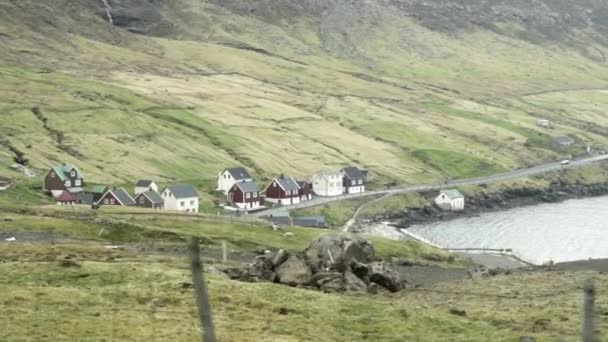 Ville et village sur le lac Faroe Island — Video