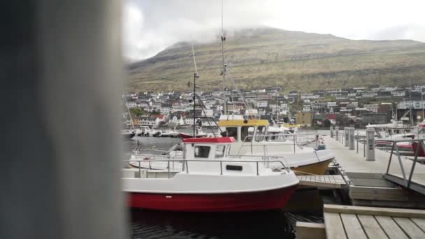 Navires portuaires à Sorvagsvatn ou Leitisvatn — Video