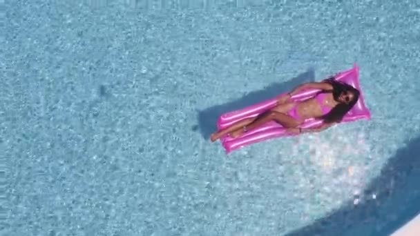 Summer Sunbathing and Woman in Pink Swimsuit Floating on an Inflatable — Stock Video