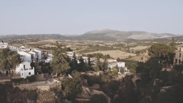 Paesaggio urbano del villaggio di Ronda e paesaggio — Video Stock
