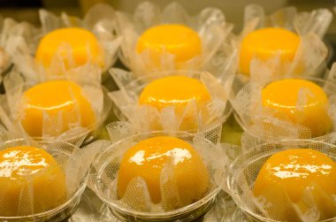 Quindim 'de çeşitli tatlılar sergileniyor.