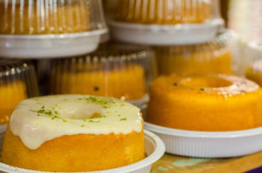 Limon ve turuncu pasta.