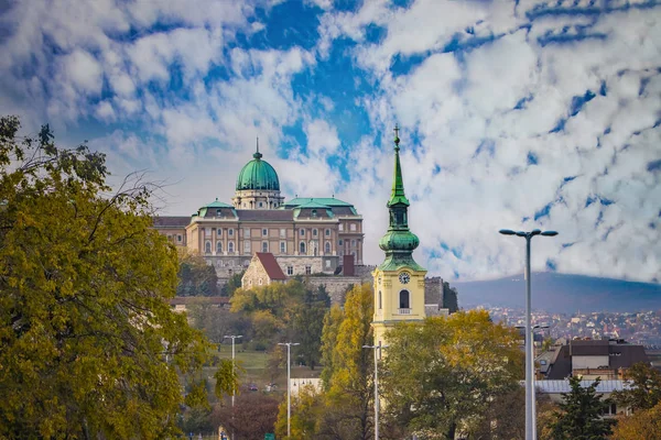Visa Till Budaslottet Budapest Ungern Solig Dag Med Blå Himmel — Stockfoto