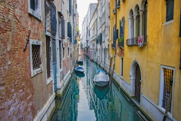 베니스 이탈리아에서 보트로 채널의 베니스는 유럽의 관광지입니다 화려한 — 스톡 사진