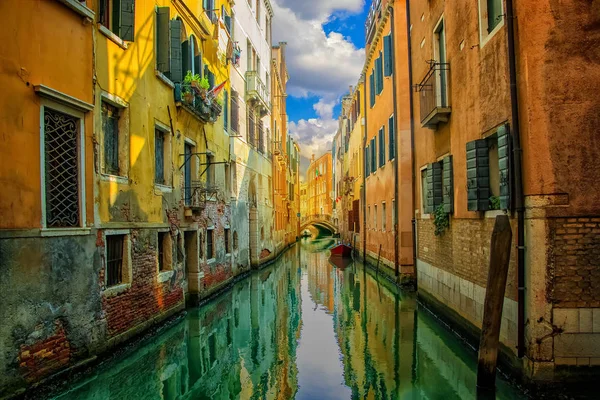 Hermosa Vista Sobre Canal Con Barcos Venecia Atardecer Italia Bonito — Foto de Stock