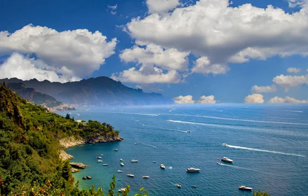 Med Utsikt Över Amalfikusten Detta Södra Italien Europa Staden Ligger — Stockfoto