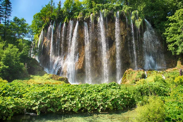 Beautiful View Waterfalls Plitvice Lakes Water Clear Turquoise Situated Croatia — Stock Photo, Image