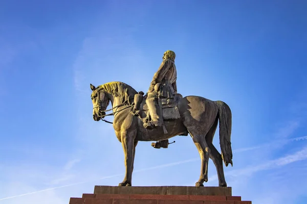 Staty på kullen innan Budaslottet, Budapest, Ungern. — Stockfoto