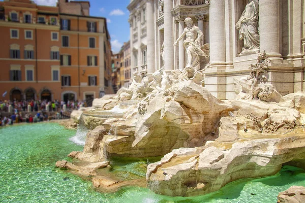 A Fonte de Trevi é uma fonte no distrito de Trevi, em Roma, Itália. . — Fotografia de Stock