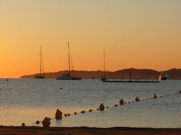 Romantis Matahari Terbit Pantai Dekat Pelabuhan Saint Tropez Prancis Eropa — Stok Foto