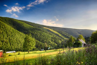 Çek Milli Parkı dev dağ-Krkonose Vadisi'nde. Bir sürü ahşap Spindleruv Mlyn kulübelerde beldesi. Çek doğa güzeldir.