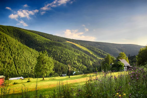 Çek Milli Parkı dev dağ-Krkonose Vadisi'nde. Bir sürü ahşap Spindleruv Mlyn kulübelerde beldesi. Çek doğa güzeldir.