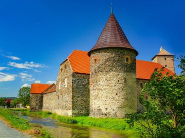 Su Castle Svihov Pilsen Region, Çek Cumhuriyeti, Avrupa içinde yer alır. Orada su kanalı taş castle çevresinde.