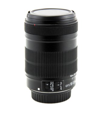 Kamera fotoğraf merceği beyaz arkaplanda izole edildi. Geniş açılı bir mercek..