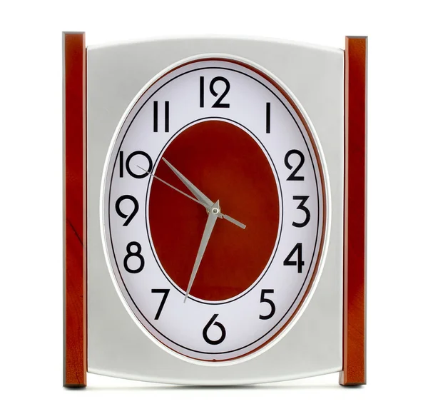 Metalowy zegar odizolowany na białym tle. Zegar ma czerwone centrum.. — Zdjęcie stockowe