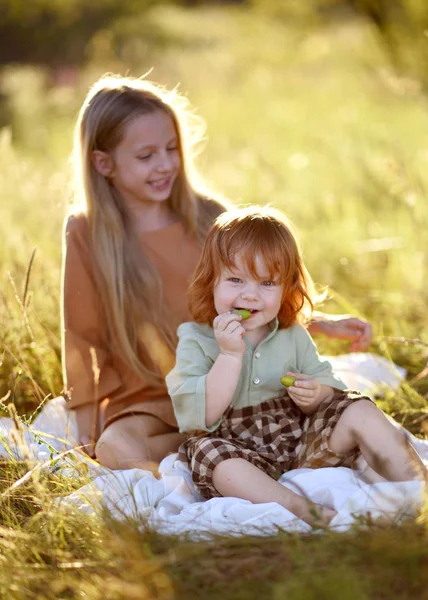 Portrait Boy Girl Summer — Stock Photo, Image