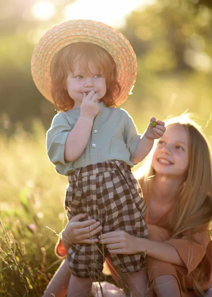 Portrait Boy Girl Summer — Stock Photo, Image