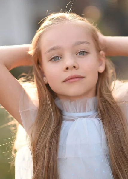 Porträt Eines Kleinen Mädchens Sommer — Stockfoto