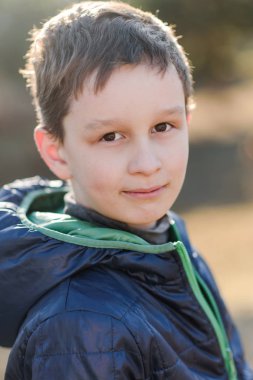 Yaz açık havada bir çocuk portresi